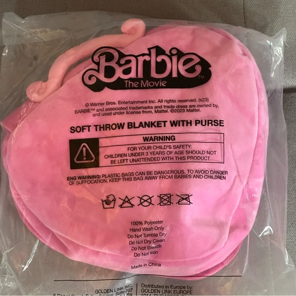 Barbie Movie Mattel Barbie Pink Blanket with Purse New - Picture 2 of 4